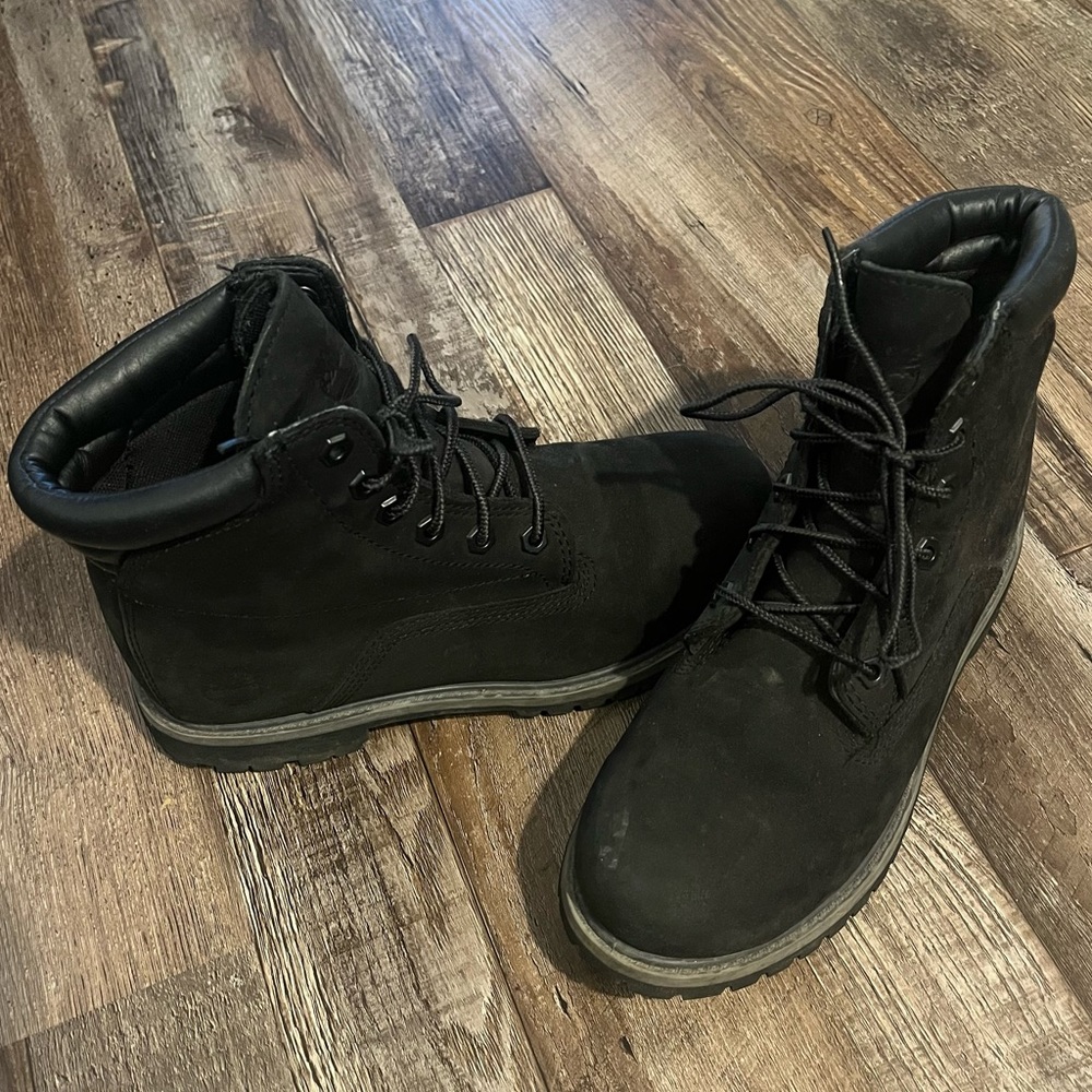 Women’s 8/Men’s 6.5 Black Timberland Waterville 6-inch Boot